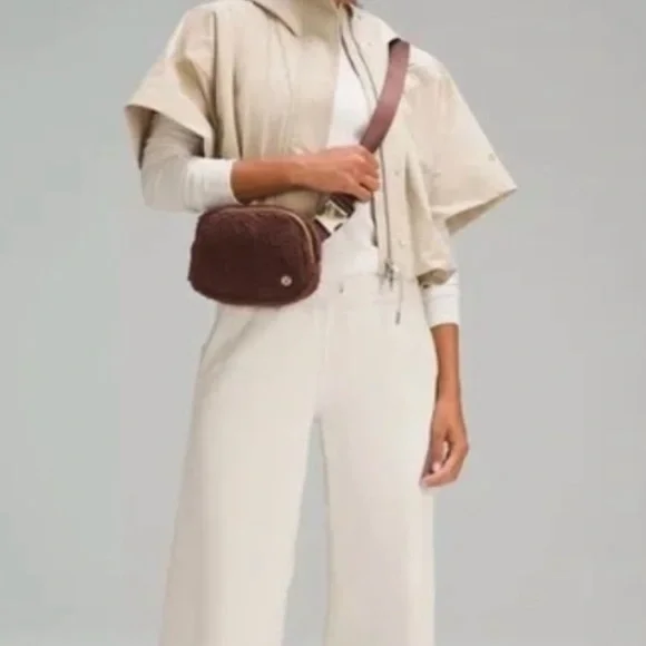 lululemon athletica Brown Sherpa Bag - Picture 2 of 6